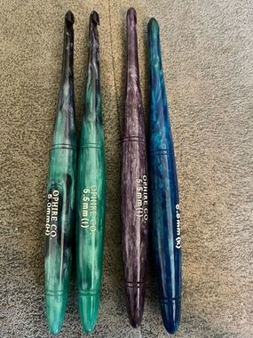 Ophiré Co. 4 Crochet Hooks in Teal, Purple, Blue